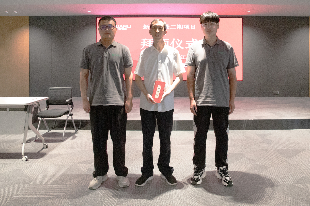 合影二.jpg